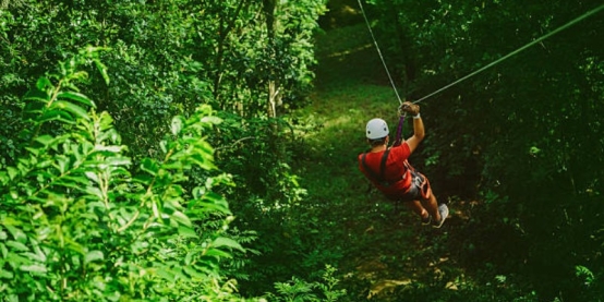 zipline-in-costa-rica-rainforest_