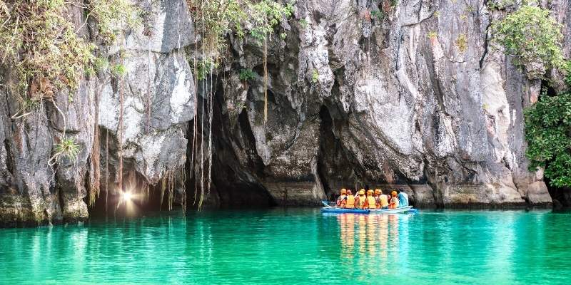 How to Explore Philippine Islands on a $50 Day Trip Budget